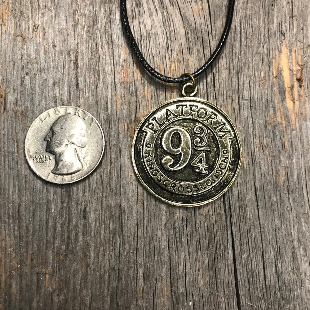 Harry Potter Platform 9 3/4 Gold Necklace - Picture 2 of 2